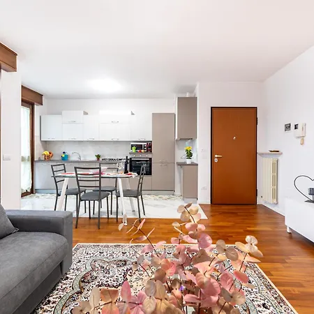 Apartment Picasso Residency Near Parma's Finest Gems