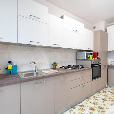 Picasso Residency Near Parma's Finest Gems Apartment *