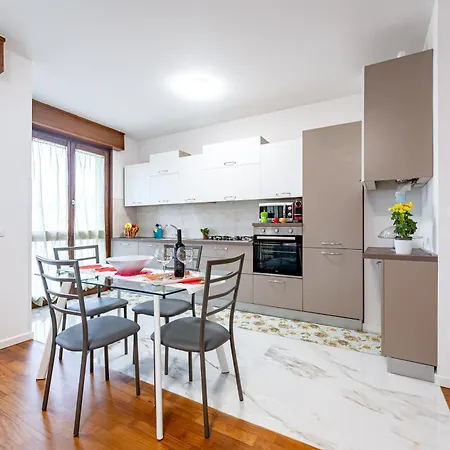 Picasso Residency Near Parma's Finest Gems Apartment